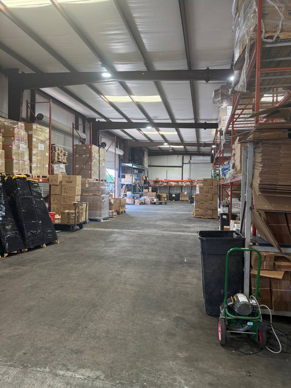 Order fulfillment process - picking and packing ecommerce orders at Asfar Distribution